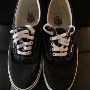 Vans black & white mens size 8.5/ women’s size 10.